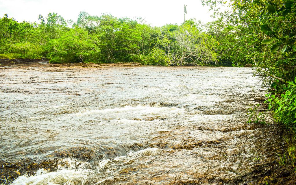 rio en el restaurante la lindosa