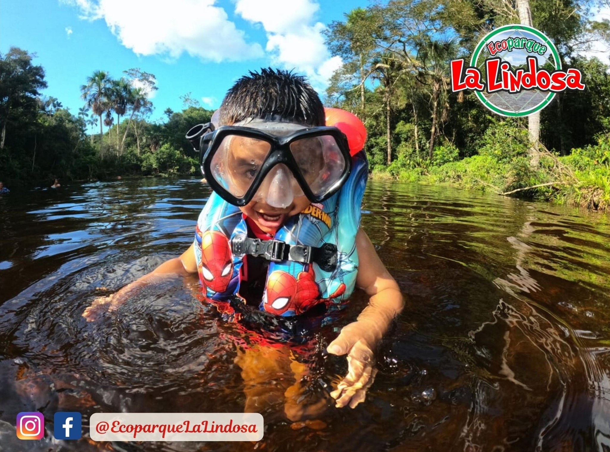 primer plano niño con flotador ecoparque la lindosa