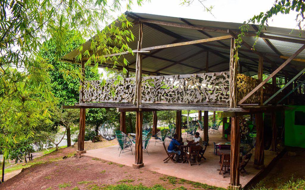 restaurante la lindosa plano general lateral