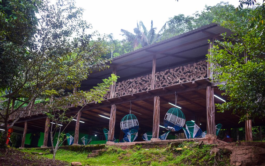restaurante la lindosa plano general rodeado de naturaleza