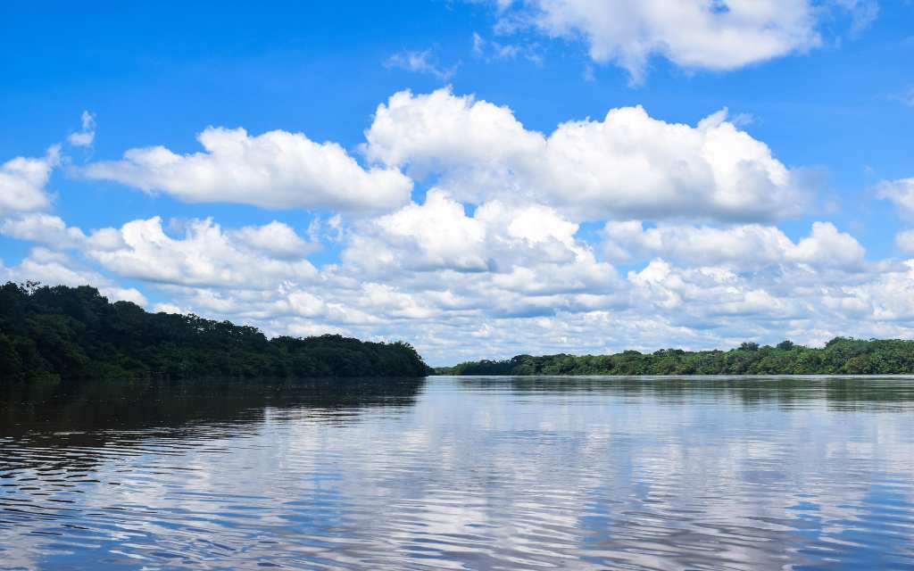 mirador narigua recorrido en el rio guaviare