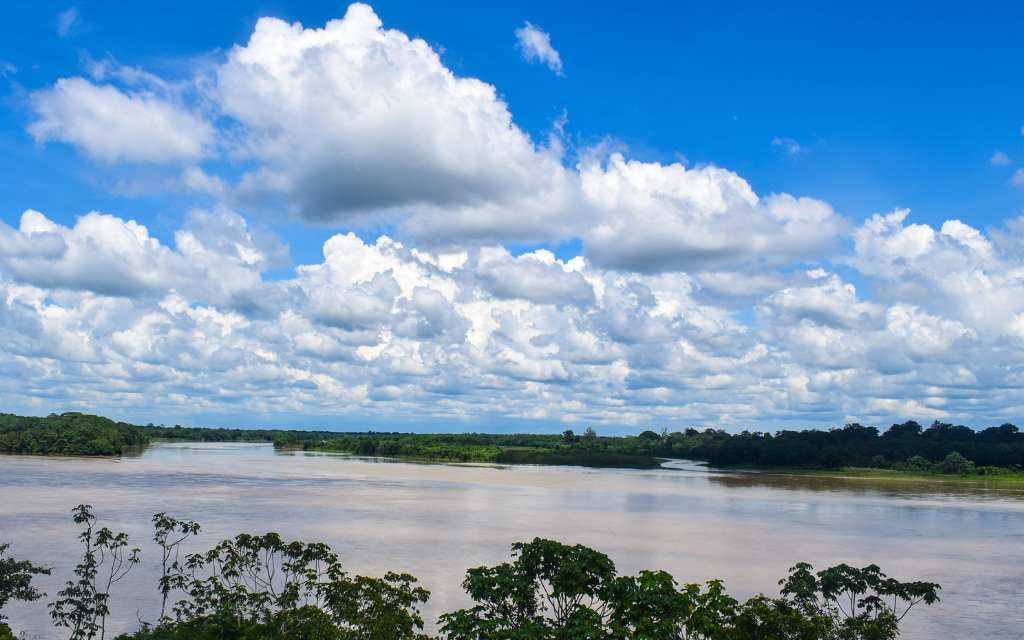 mirador narigua se ve el nacimiento del rio guaviare, una isla, por un lado el rio ariari y por el otro lado el guayabero