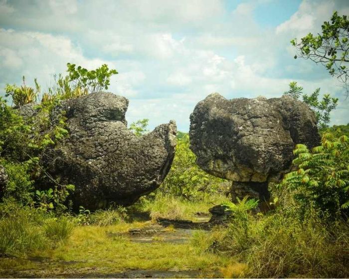 zoologico de rocas en san jose del guaviare, tuneles naturales